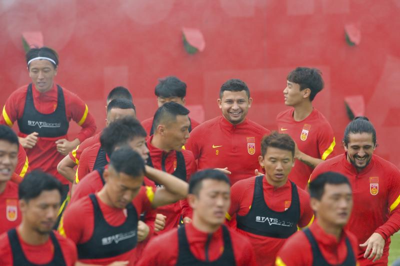 国足集训大名单26人阿兰,国足公布39人集训名单