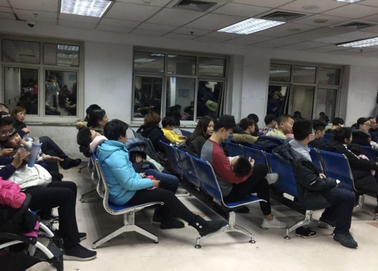 孩子背上长出“怪毛”,妈妈直接薅断,不料把娃薅进了ICU