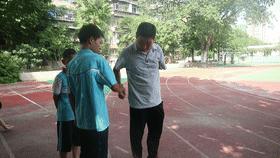 西安莲湖小学生踢足球,西安儿童踢足球