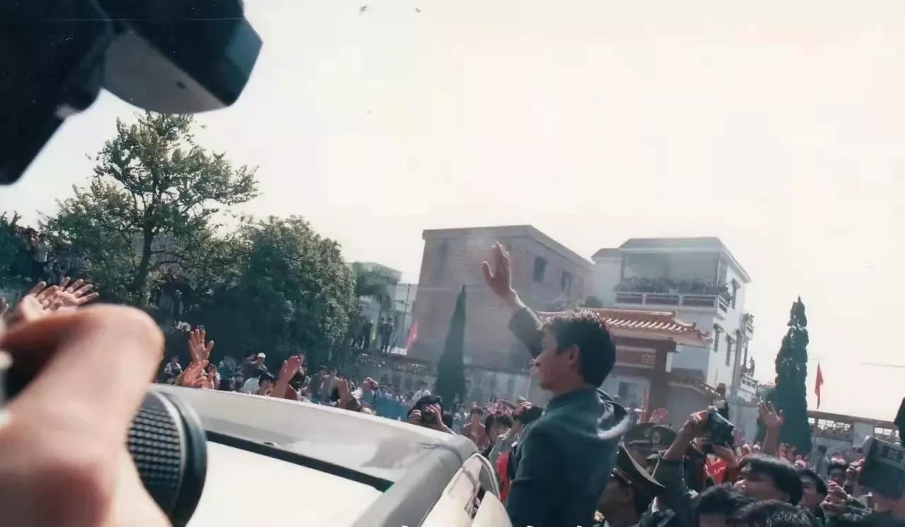 刘德华回乡新会祭祖视频,1997年刘德华荣归故里