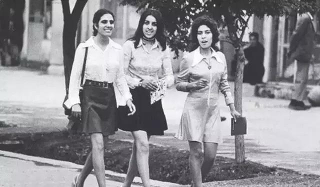 霍金站起来的照片,霍金站着