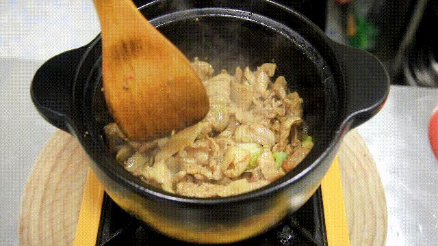 砂锅炒肉片怎么做好吃,肉片怎么做不柴又嫩