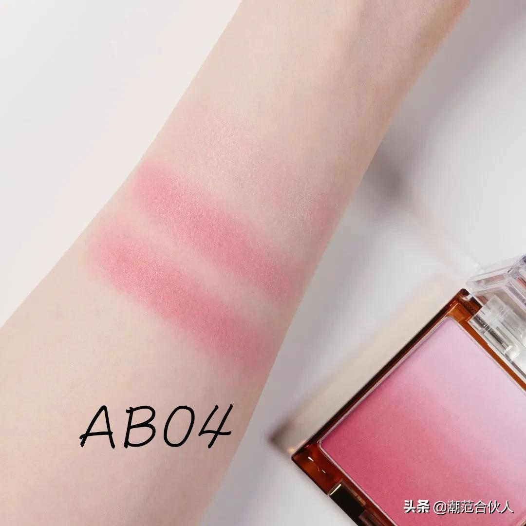 李佳琦omg这个产品也太好用了吧,李佳琦被称为美妆界的代名词