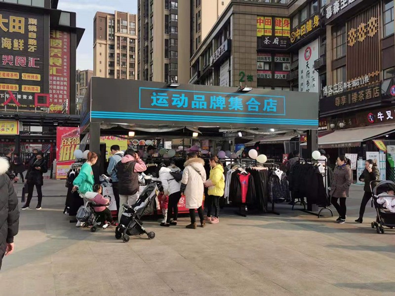 80元假阿迪耐克卖399元!成都男子公然售假一年赚百万终被抓