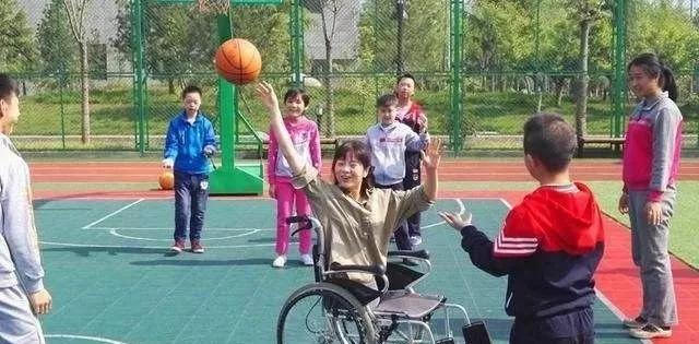 她3岁惨遭父母抛弃,无腿女孩截肢后被父母狠心遗弃