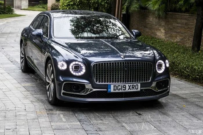 宾利飞驰对比迈巴赫s480气场,宾利飞驰街拍气场霸气视频