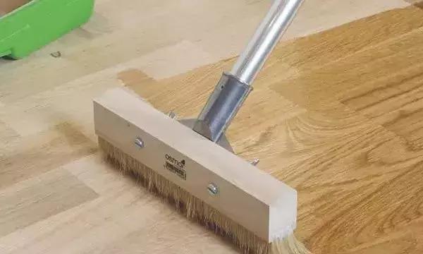 从刷涂料到乳胶漆的过程,桐油漆与水性油漆的优缺点