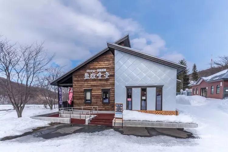 住进“坐穿牢底”的酒店,打卡深度体验监狱生活的博物馆