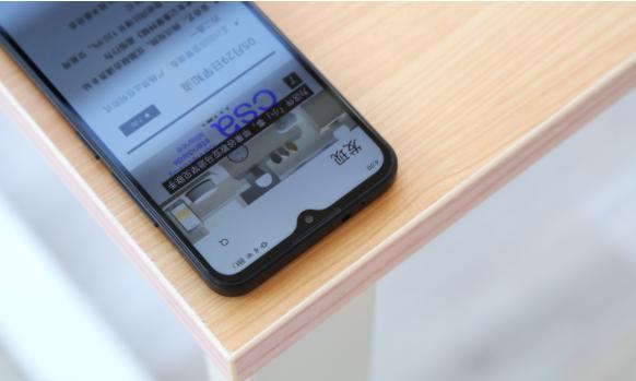 手机外观发展至今，是否还有颠峰审美之作？苹果或许不是唯一答案