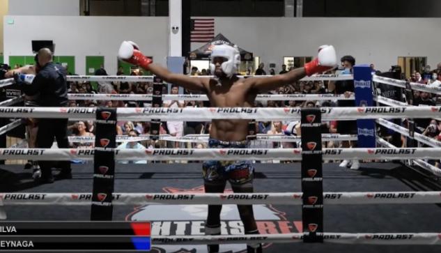 传奇蜘蛛人小儿子秒杀对手,获得格斗首秀胜利