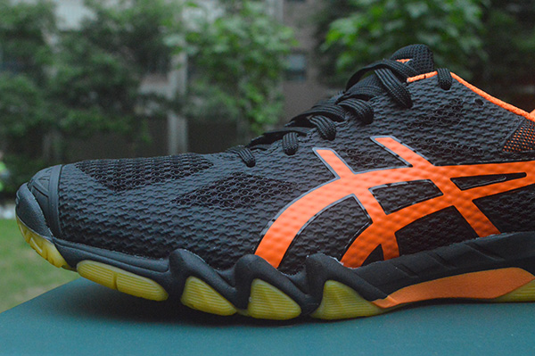 亚瑟士刀锋6代测评,亚瑟士刀锋7羽毛球鞋测评