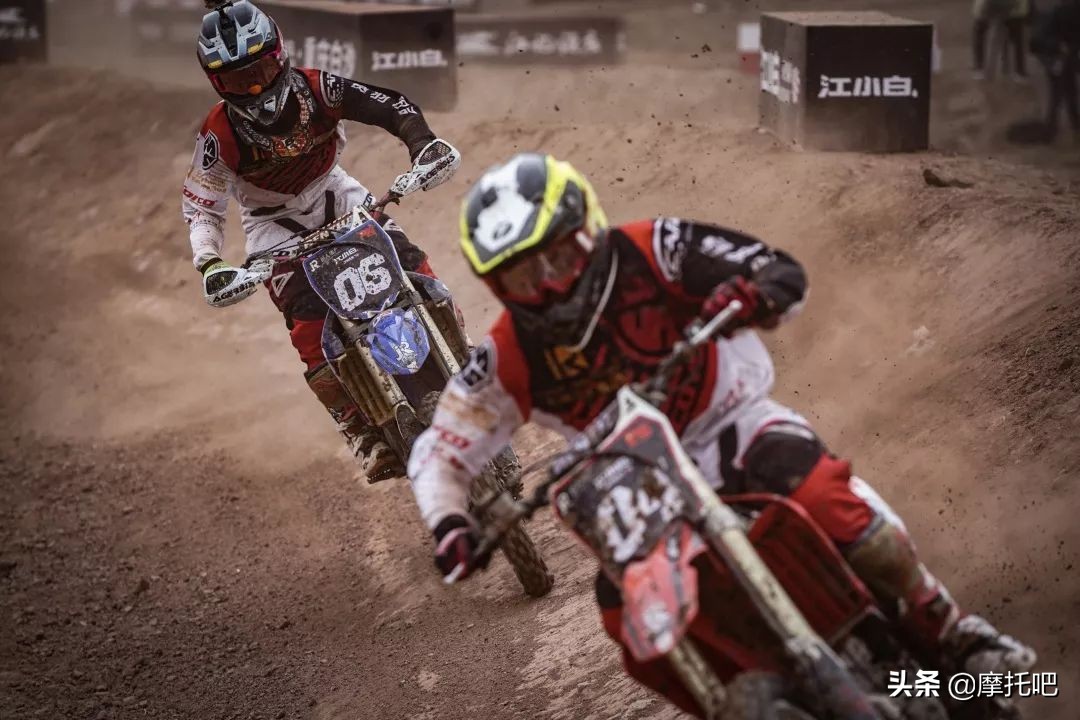 这摩托真好喝。。。不对....这酒真好骑！