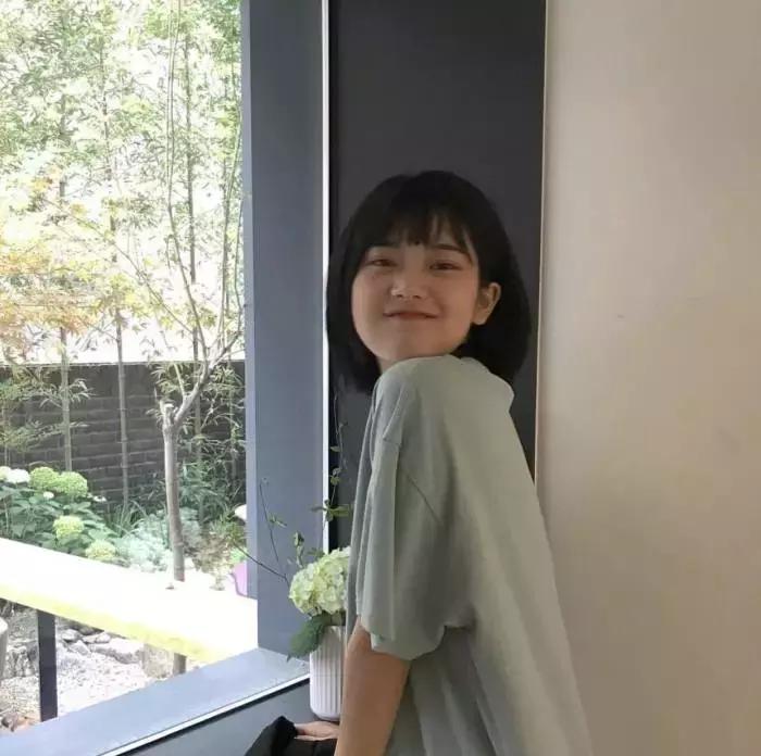 碎发特别多扎不住怎么打理,额前碎发太多怎么扎头发