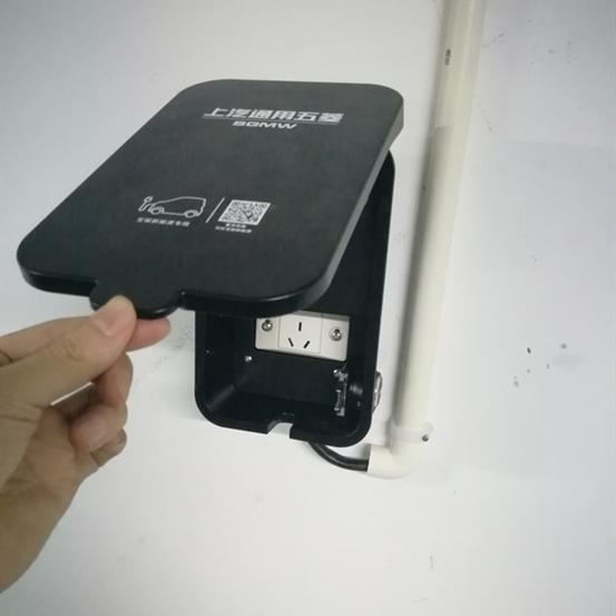 停车位贵过车子四倍车主把大众迈腾换成了宝骏E200图的是啥？