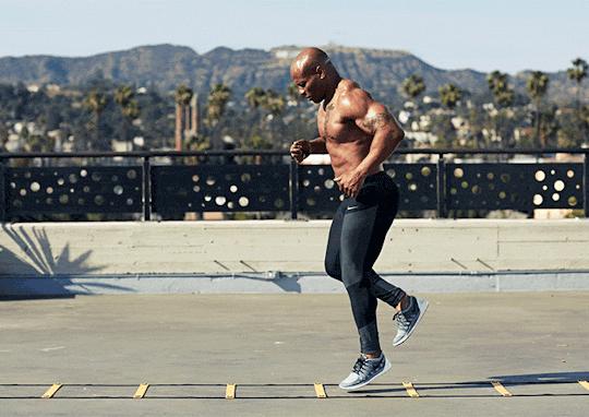 梯子健身动作,健身运动爬梯