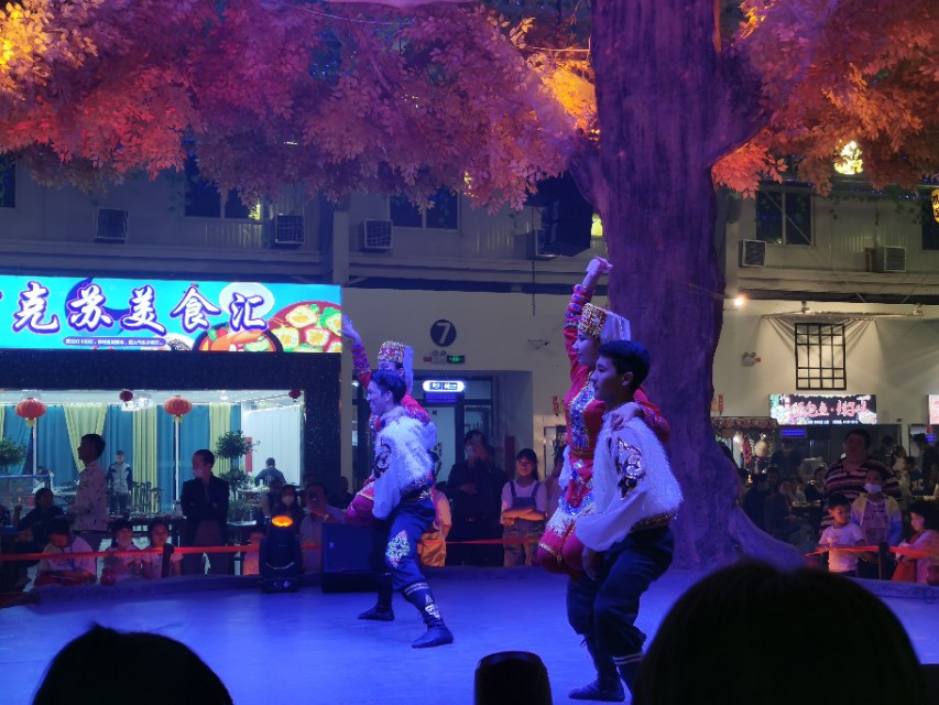 阿克苏最火的夜市,最新阿克苏巴扎夜市