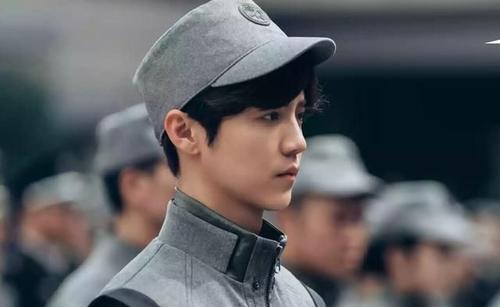 张艺兴颜值巅峰pk鹿晗的颜值巅峰,张艺兴由歌手到演员的跨界