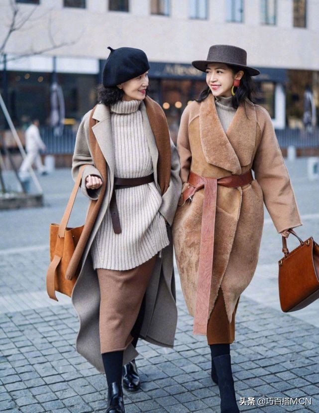 三木母女俩穿衣很时尚很有气质,三木母女最近时尚搭配颗粒绒大衣