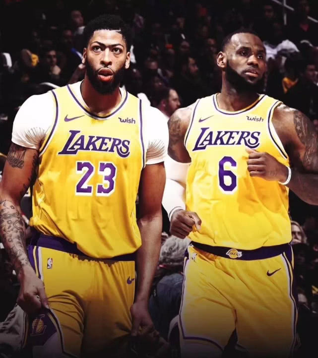 詹姆斯换回23号球衣致敬拉塞尔,詹皇转身打板三分加时胜奇才