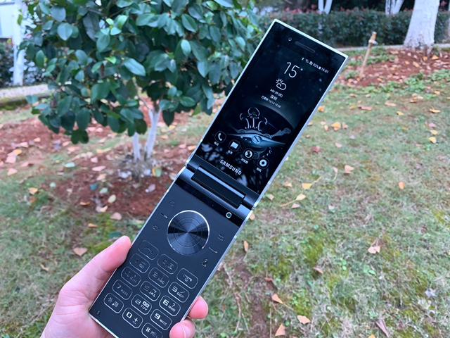 两千多元就能买到三星W2018?搭载骁龙835毫无破绽!