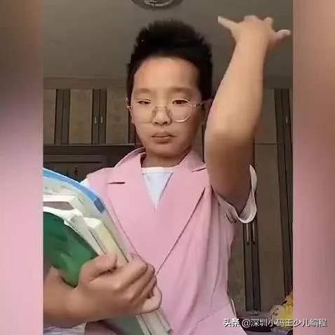 钟美美模仿老师最全完整版,模仿老师走红的男孩钟美美