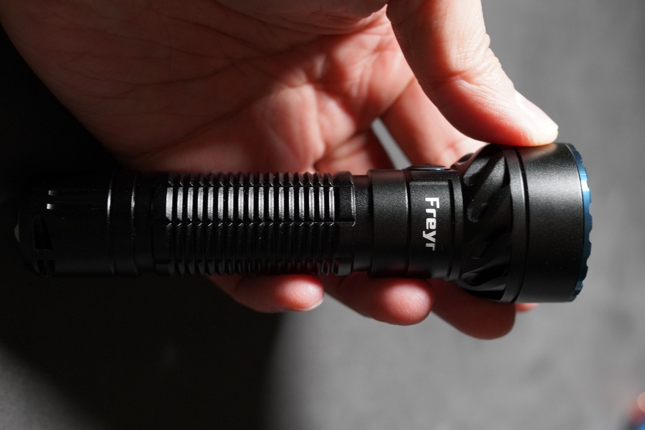 战术强光手电光源,战术型强光手电亮一下就不亮了