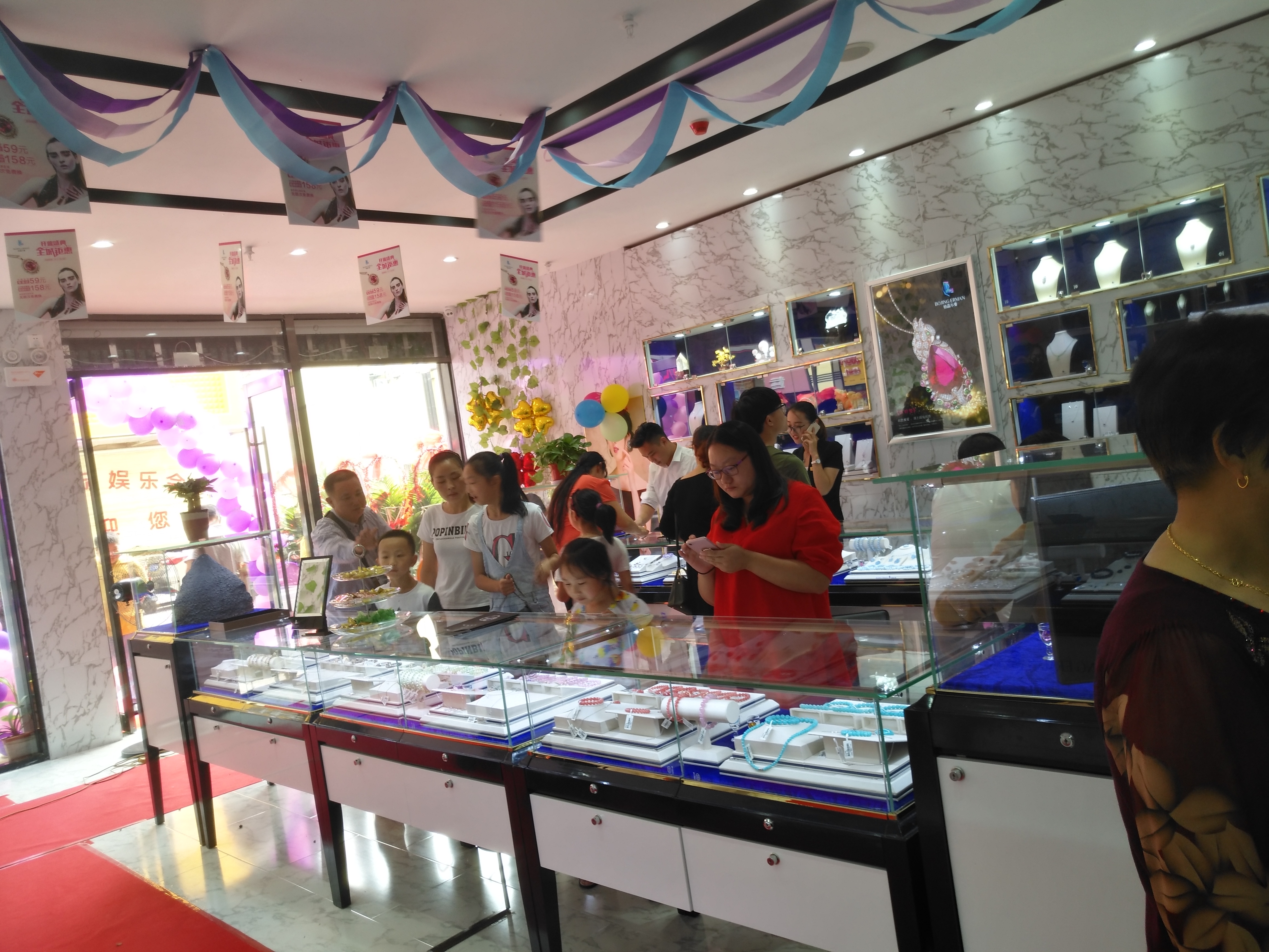 小饰品店加盟还是自己开,饰品店加盟连锁店有哪些