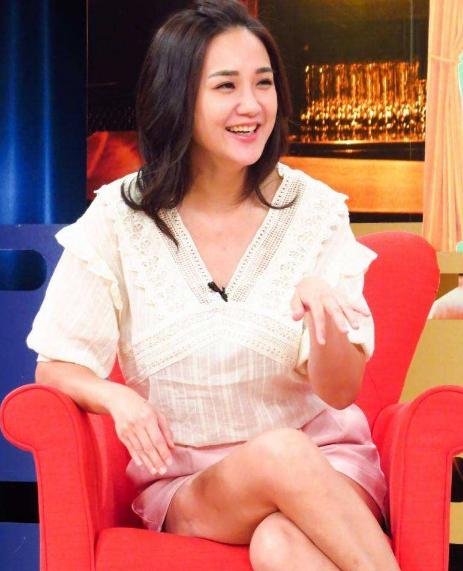 何妤玟：路人粉丝成老公，做缩阴手术被骂，如今离婚同居做朋友