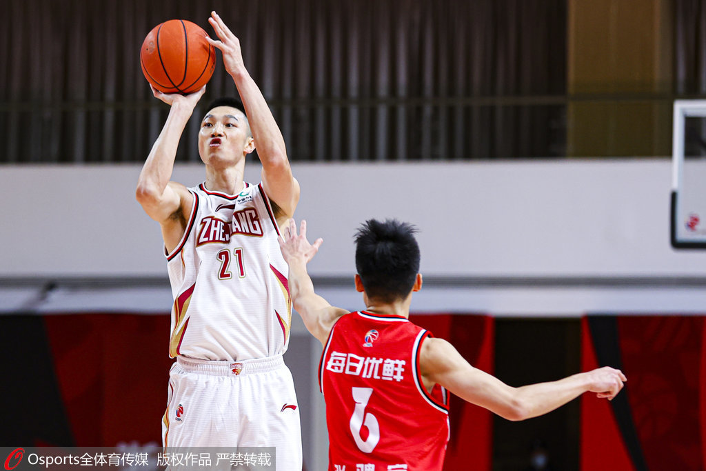 篮球的点球大战是怎么样的,篮球变足球转场