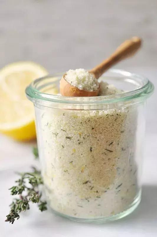 蚊子咬了用什么药膏止痒最快,蚊子咬了用什么药膏止痒快