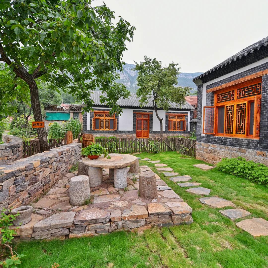 灵山秀水度深秋,灵山秀水堪称世外桃源