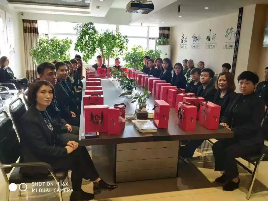 一年亏损几十万，拿积蓄支撑门店，终成当地最具知名度中介公司