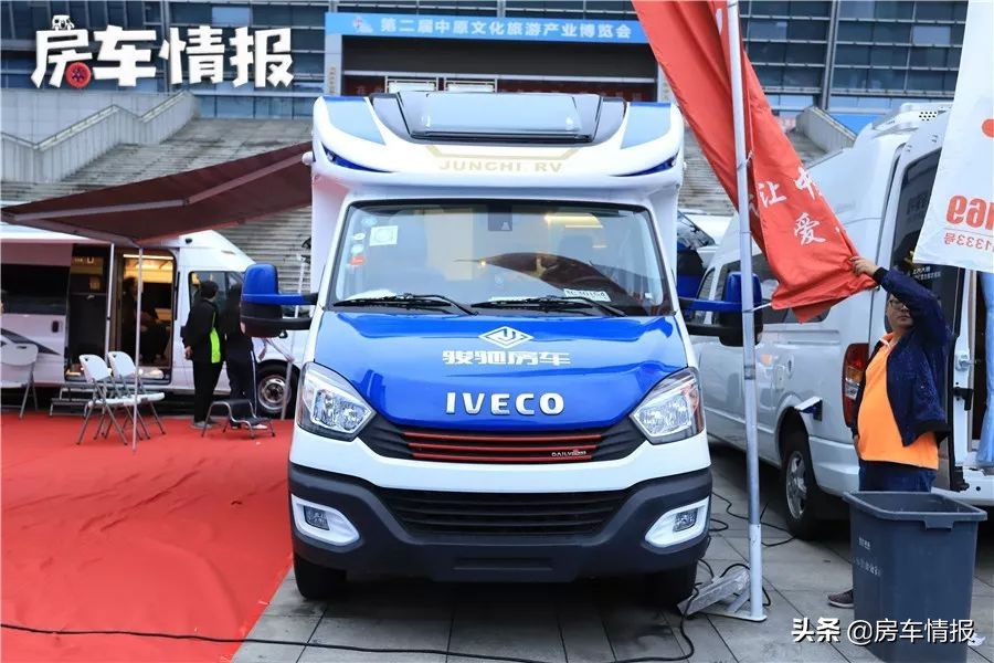 升降大床房车,可升降空间房车