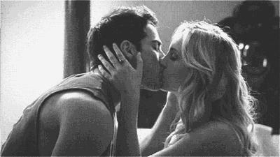 女人让男人着迷的三种方式,女人让男人着迷的几个行为