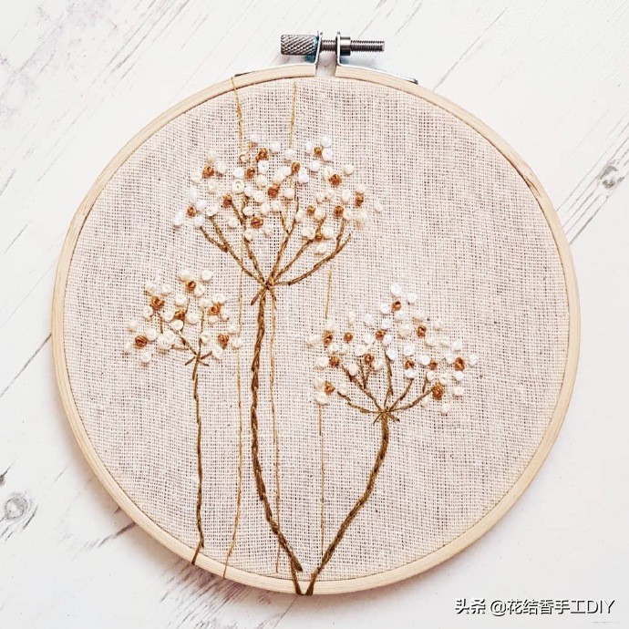 白t恤的刺绣用什么刺绣针法,刺绣简单小花朵