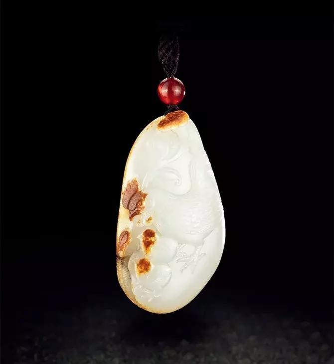 俏色羊脂美玉，美皮玉雕更美