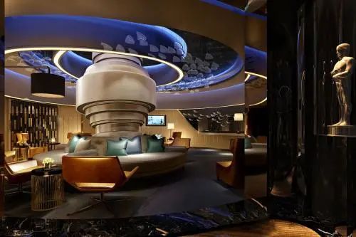 当影院被贴上高危标签，如何退？怎么上？