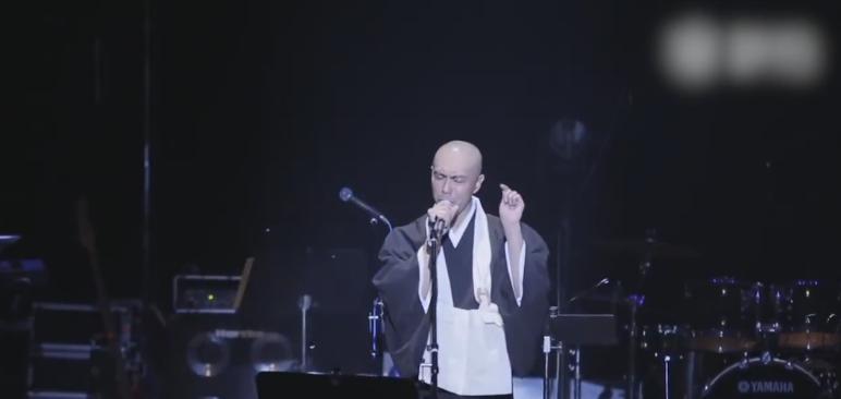 日本帅和尚唱经文歌爆红，网友：念经也能火？我要去消法为僧！