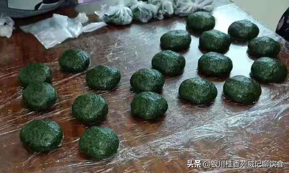 广西壮族清明节的美食,广西三月三清明五色糯米饭