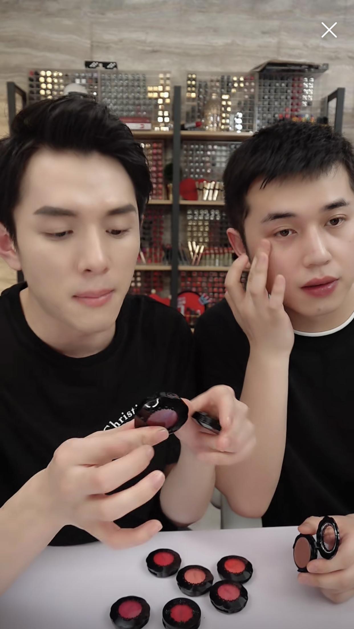 李佳琦用的平价口红突然火了，不卡唇纹显肤白，效果堪比阿玛尼