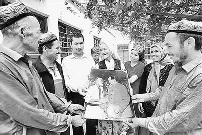 库尔班：想骑驴见毛*东泽**，92岁成为人大代表，曾孙女是航母女兵