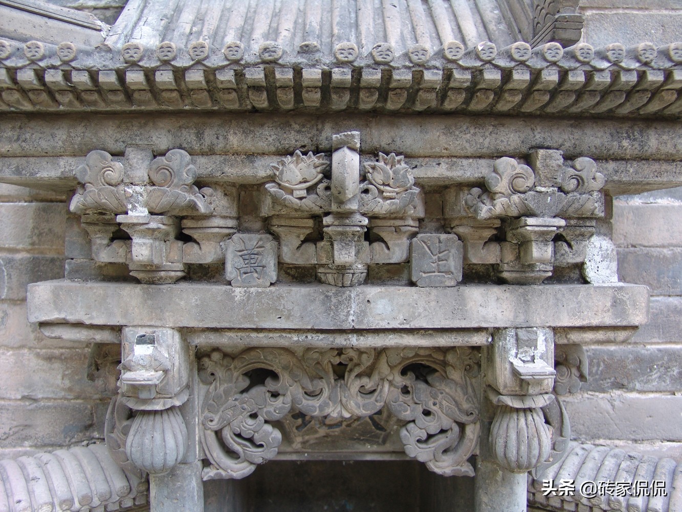 南方农村堂屋的神龛,中国北方民居院内的天爷地爷