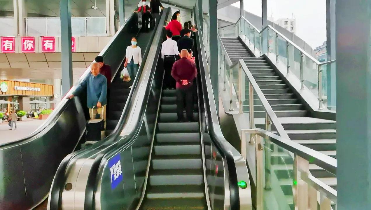 南岸区上海城人行天桥,人行天桥扶梯