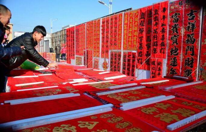 春节为何要挂灯笼放鞭炮，这样做有何意义呢？