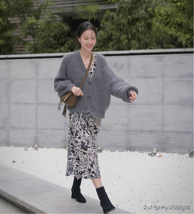 如何把宽大的毛衣穿得显瘦,春天穿毛衣教程