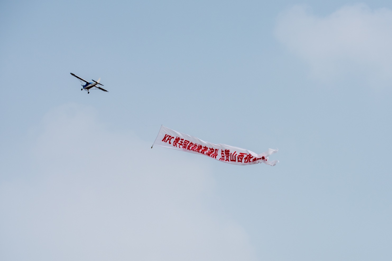 “上校爷爷”搭载航模，苍穹之上礼赞国庆