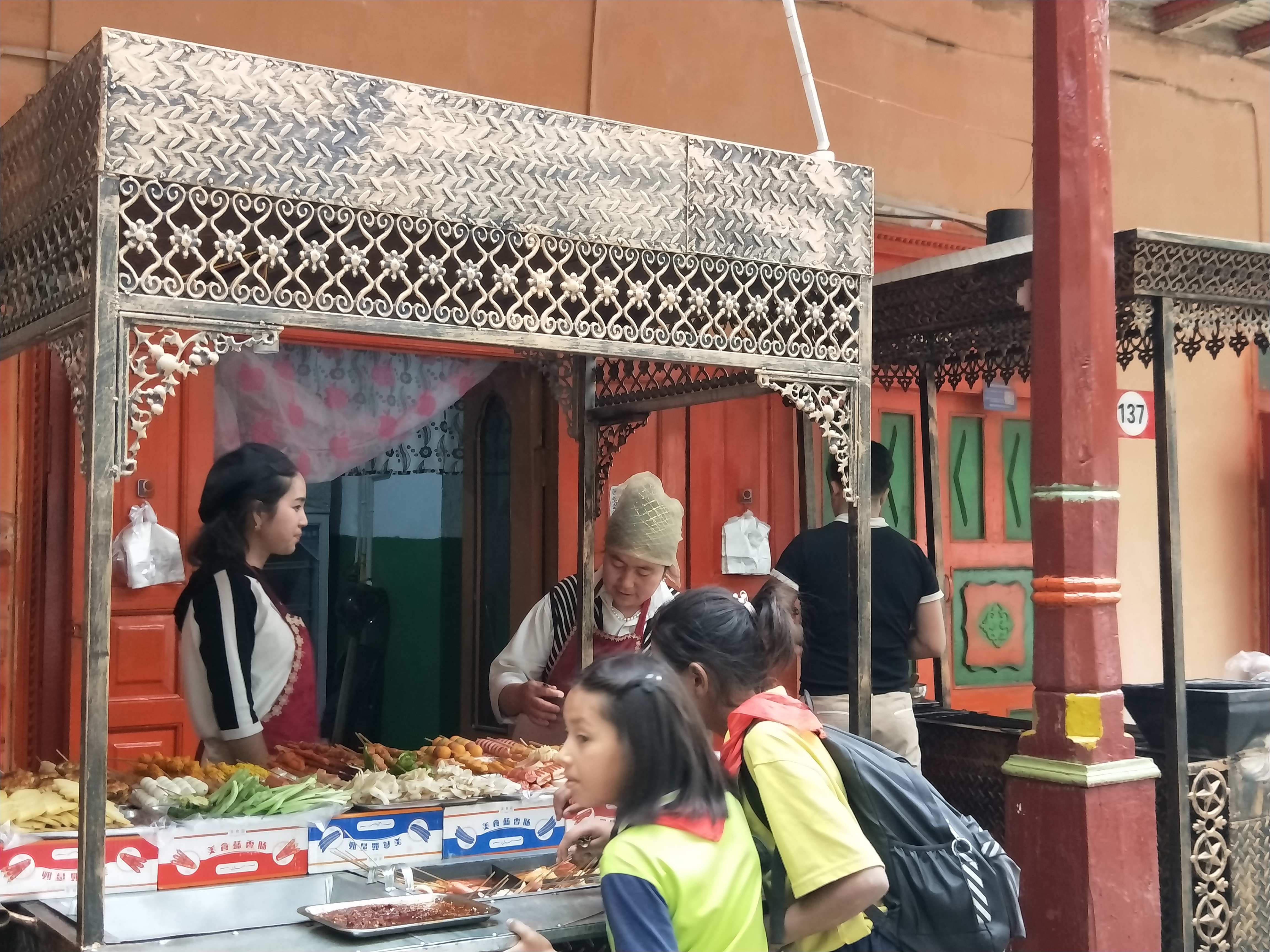 库车维族人多还是汉族人多,库车市维吾尔族