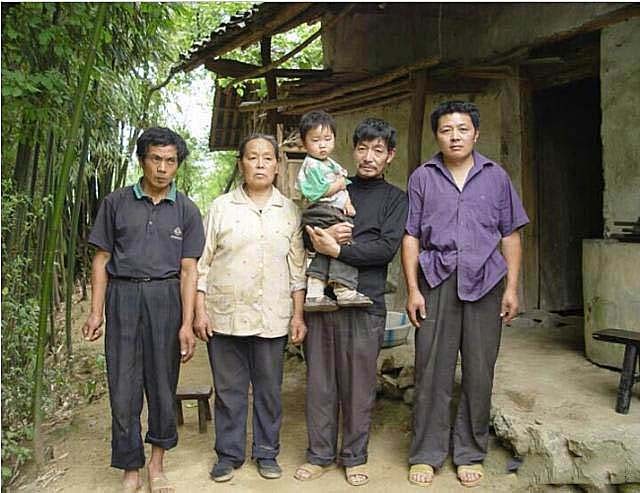 重庆29岁小伙娶53岁老妻,19岁女知青下乡嫁给农村小伙子