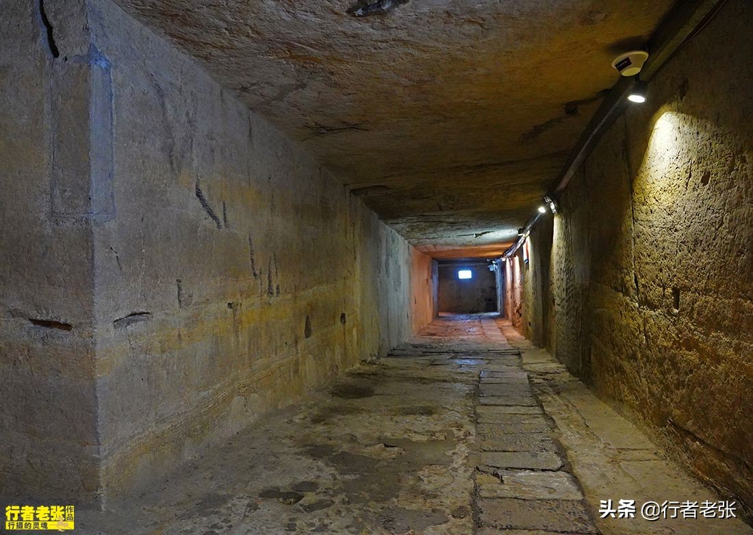 老款卫生间马桶,2000年前的冲水厕所