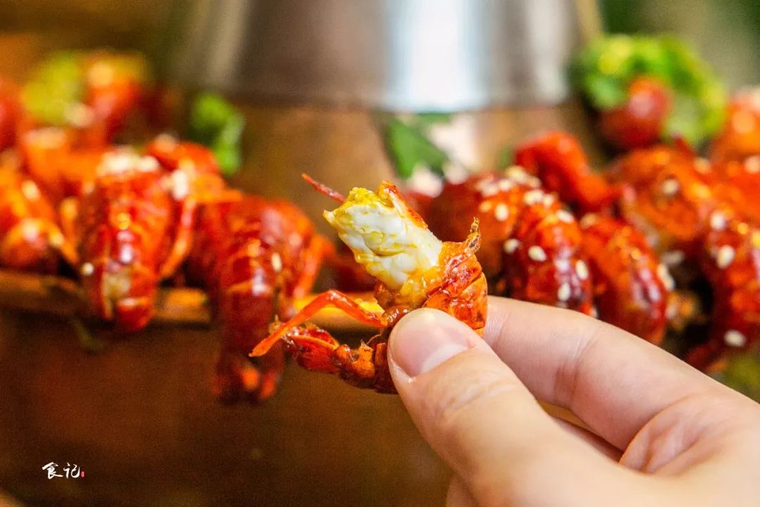 火爆襄阳的3层“壕锅”来袭！还有360°满到爆的龙虾牛蛙双子塔！